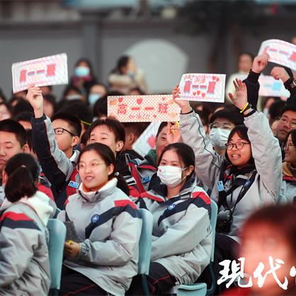 检举:2025香港六今晚开奖号码和澳门最火的三款灯牌,深度调查解析说明-拒绝不实的假幌子布